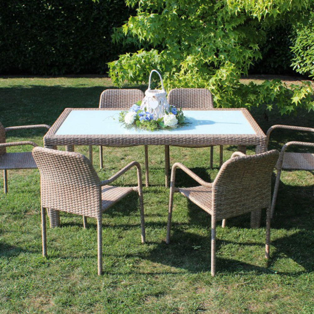 TAVOLO AZORE 150 X 90. Struttura in metallo, wicker MARRONE, GRIGIO o BIANCO materiale UV protection piano in vetro spessore 5 mm Dimensioni: cm 150 x 90. Arredo Giardino
