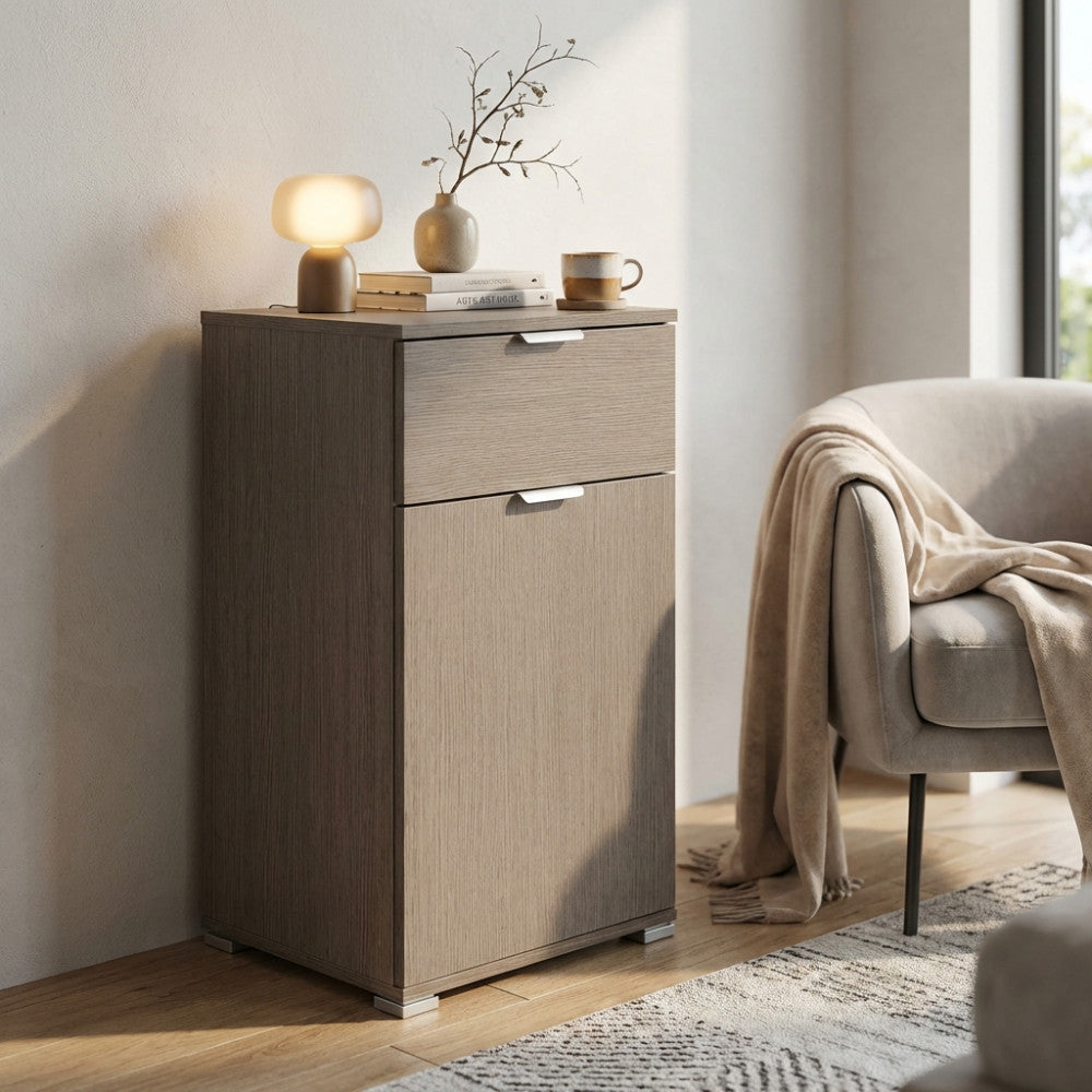 MOBILETTO LENA CON 1 ANTA E 1 CASSETTO ROVERE GRIGIO. Dimensioni: cm 45 x 38 x 85 h.