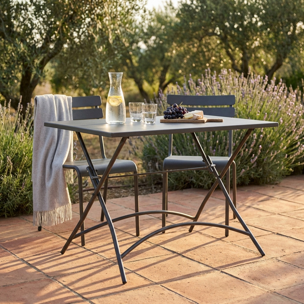 TAVOLO BRISTOL 110 X 70. Metallo TORTORA, BIANCO, GRIGIO, TAUPE, ROSSO o VERDE piano pieghevole, tubi ò 19 x 1,4 mm trattamento da esterno antiruggine in elettroforesi Dimensioni: cm 110 x 70 x 72 h. Arredo Giardino