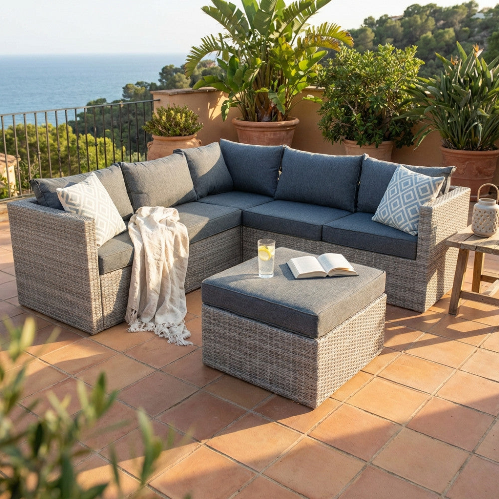 SALOTTO ANGOLARE ARGENTINA C/CUSCINI. Struttura in alluminio, wicker GRIGIO materiale UV protection cuscini 10 cm Dimensioni: D.136x72x64/D.208x72x64/T.64x64x31. Arredo Giardino