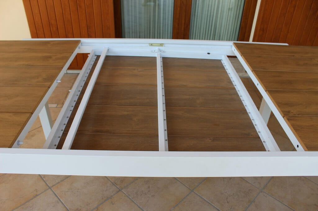 TAVOLO CAYMAN 200/300 X 95. Struttura in alluminio BIANCO o TAUPE piano in polywood color TEAK Dimensioni: cm 200/300 x 95 x 74 h. Arredo Giardino