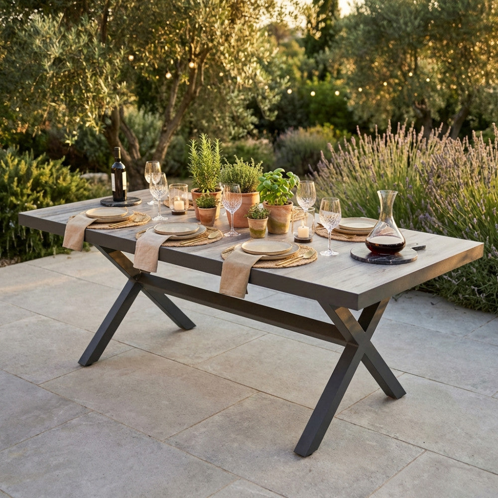 TAVOLO MACKAY 200 X 100. Struttura in allumino ANTRACITE o BIANCA piano del tavolo in ceramica effetto legno Dimensioni: cm 200 x 100 x 75 h. Arredo Giardino