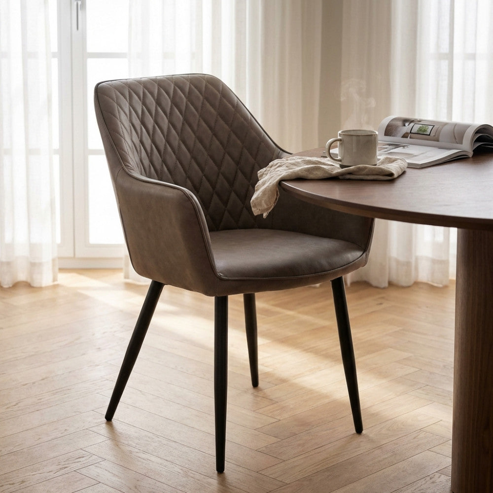 SEDIA SINDY IN ECOPELLE. Struttura in metallo seduta e schienale in ecopelle Dimensioni: cm 56 x 60 x 87 h.