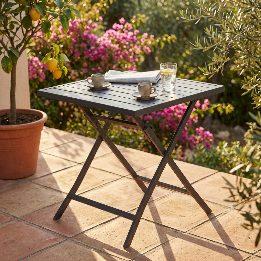 TAVOLO ALABAMA 70 X 70 PIEGHEVOLE. Struttura in alluminio BIANCO, TAUPE o ANTRACITE Dimensioni: cm 70 x 70 x 73 h. Arredo Giardino