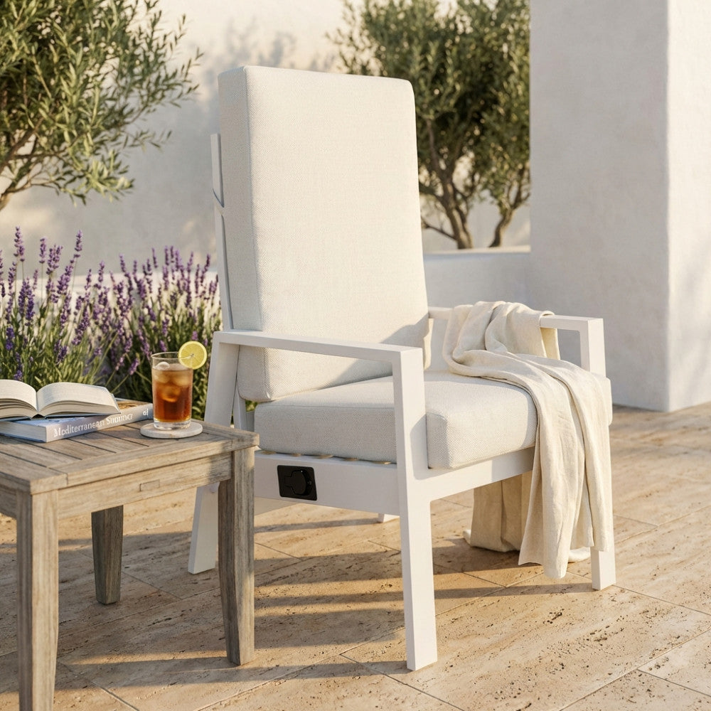 POLTRONA RECLINABILE GIACARTA. struttura in alluminio verniciato bianco o antracite con cuscino Dimensioni: cm 65 l x 71 p x 101 h. Arredo Giardino