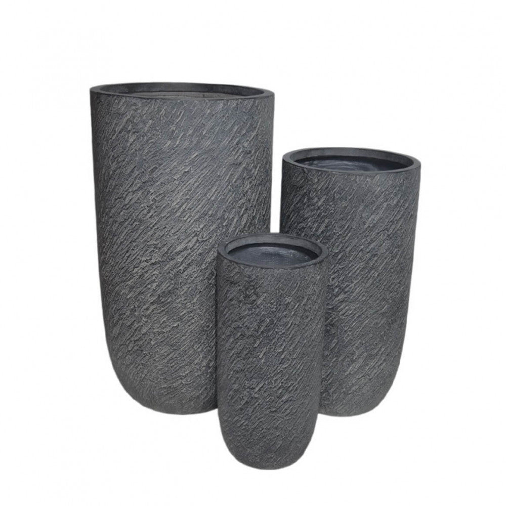 SET DI 3 VASI TIGLIO. Set di 3 vasi in fibra di sintetica GRIGIA Dimensioni: G.43,5x43,5x78,5/M.33,5x33,5x63,5/P.23,5x23,5x48,5. Arredo Giardino
