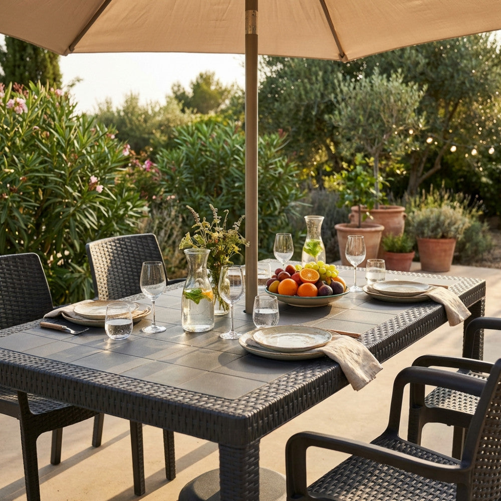 TAVOLO HOUSTON 150 X 90. Struttura in plastica stampata, wicker ANTRACITE o BIANCO o MARRONE Dimensioni: cm 150 x 90 x 74 h. Arredo Giardino