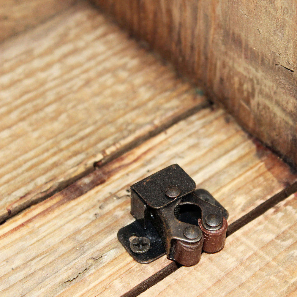 ROLAND SIDEBOARD. Sideboard with 4 doors in recycled pine wood. Dimensions: 180 x 48 x 85 cm.