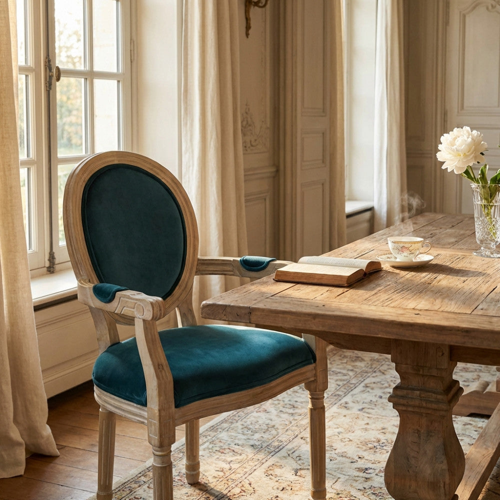 CONSTANCE CHAIR IN BLUE VELVET. Dimensions: 55 x 46 x 96 h cm.