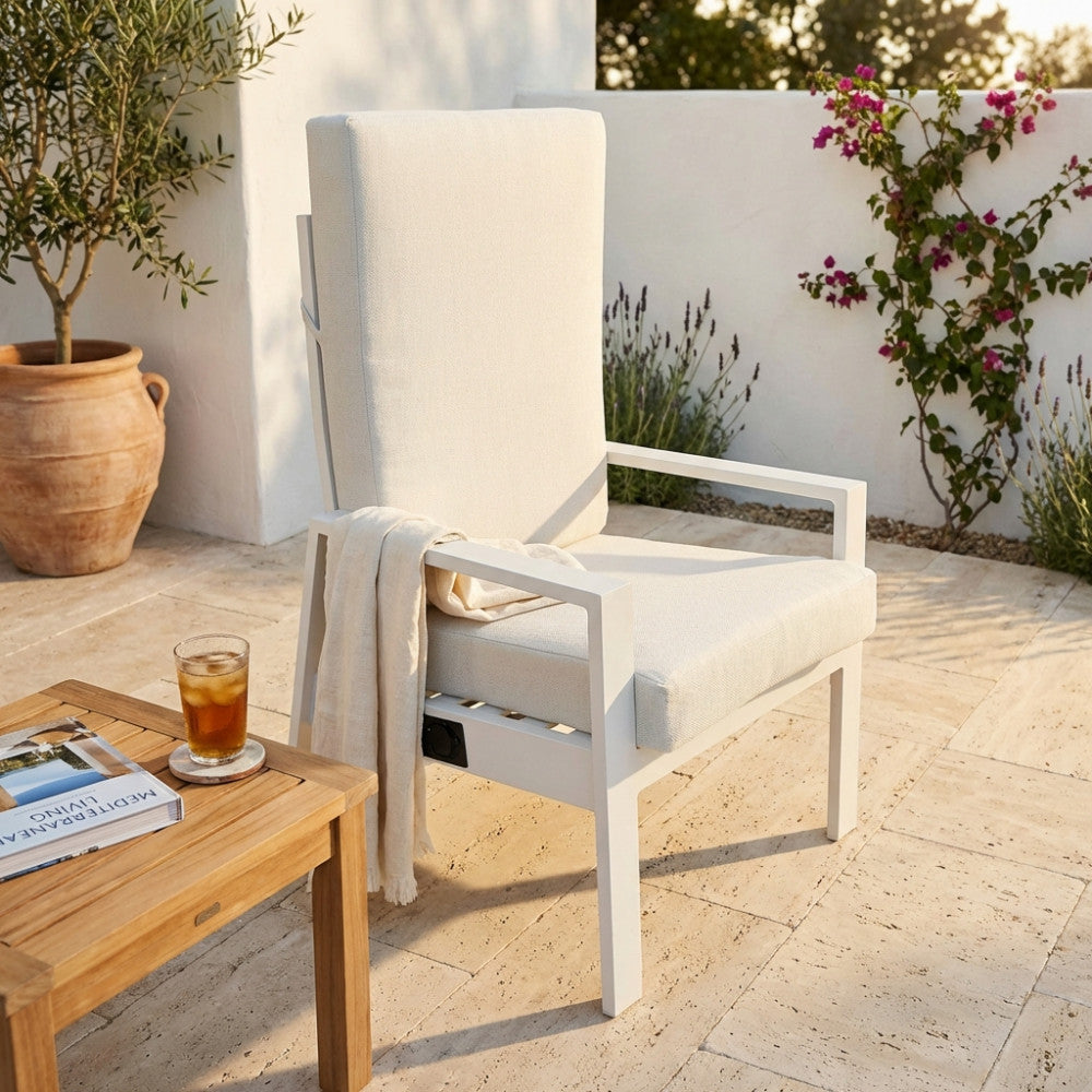POLTRONA RECLINABILE GIACARTA. struttura in alluminio verniciato bianco o antracite con cuscino Dimensioni: cm 65 l x 71 p x 101 h. Arredo Giardino