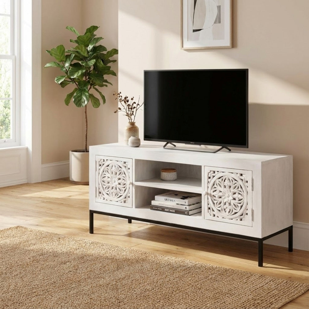 PORTA TV CLIFFORD. Porta tv con decoro sbiancato con 2 ante e 2 ripiani in legno di mango con struttura in ferro Dimensioni: cm 130 x 40 x 55 h.