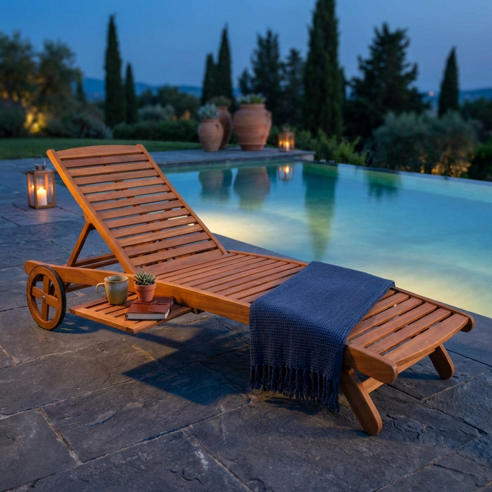 PERTH LOUNGER WITH WHEELS. Solid acacia wood, adjustable in 9 positions, can be combined with REAL or POLY cushions. Dimensions: 196 x 63 x 38/100 cm. Garden furniture.