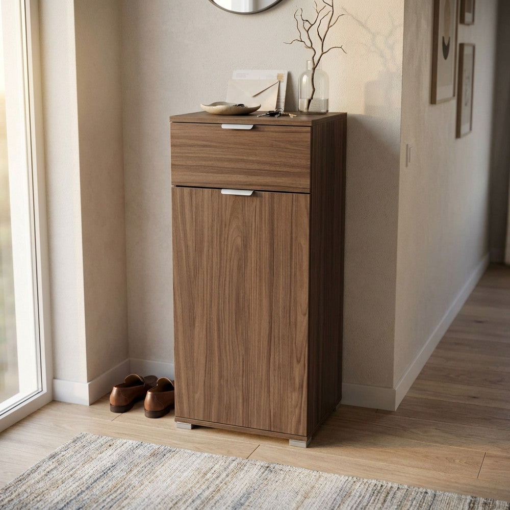 MOBILETTO BAKU CON 1 ANTA E 1 CASSETTO TINTA NOCE. Dimensioni: cm 45 x 38 x 103 h.