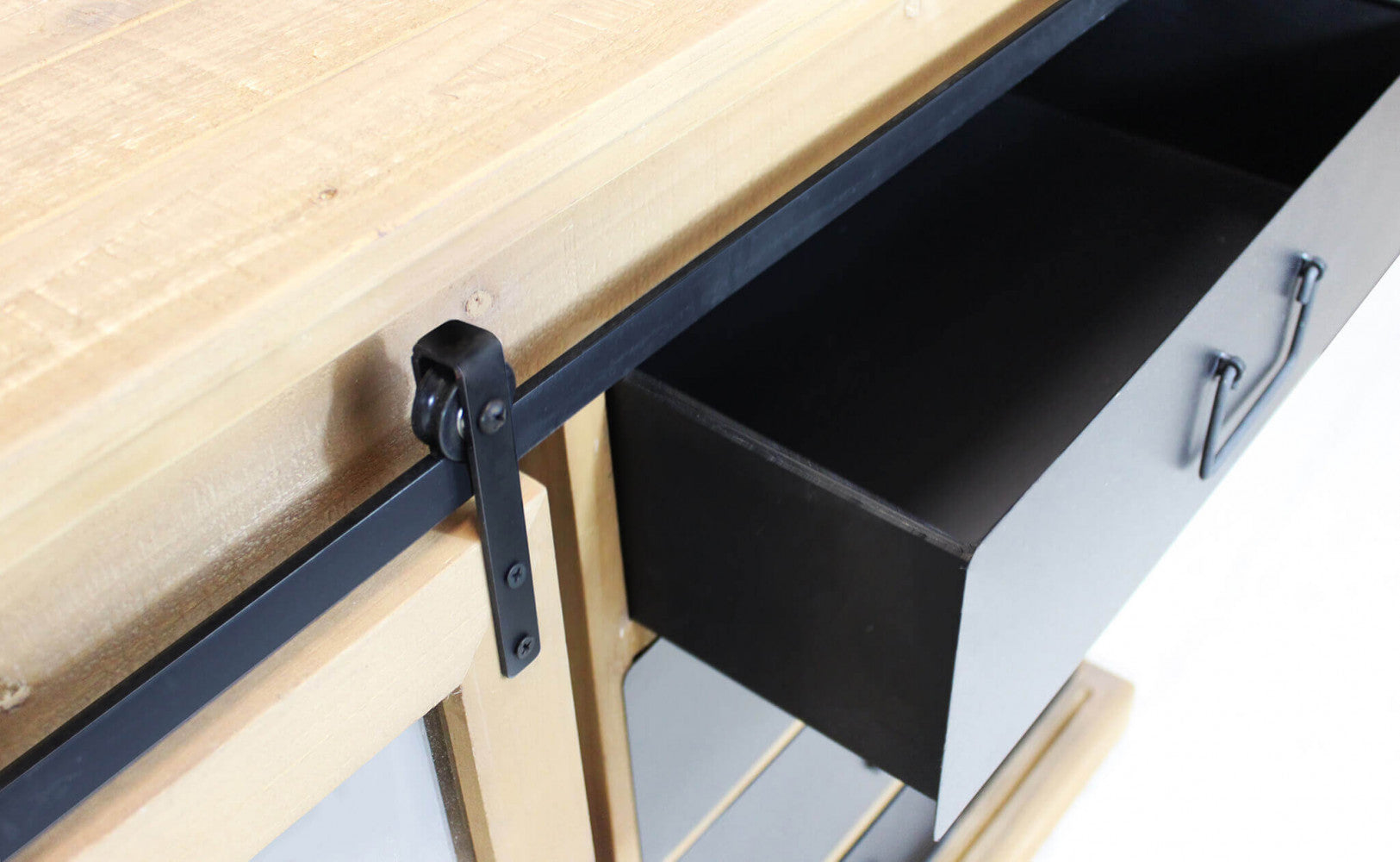 MOBILE CORDELL. Dimensioni: cm 147 x 42,3 x 75 h.