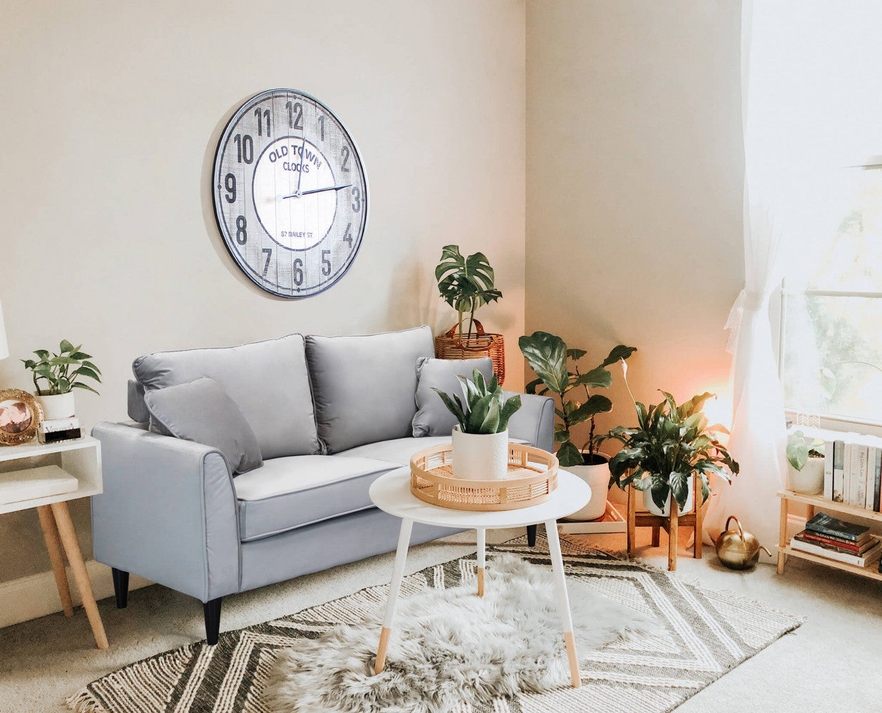 DIVANO 2 P CHANDLER. Divano in velluto TORTORA, BORDEAUX, GRIGIO o BLU Dimensioni: cm 152 x 81 x 89 h.