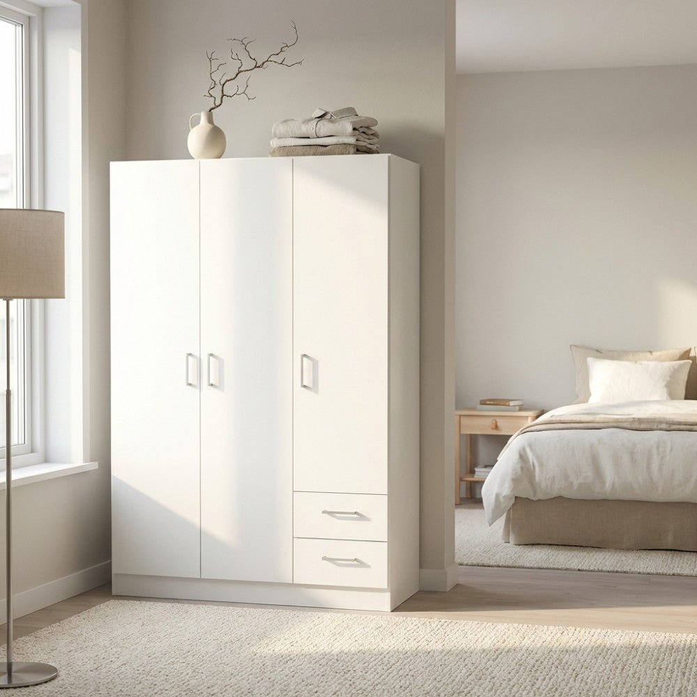 ARMADIO LEWI 3 ANTE E 2 CASSETTI BIANCO. Dimensioni: cm 120 x 52 x 190 h.