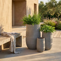 SET VASI FIORDALISO. Set di 3 vasi in fibra di sintetica color TAUPE, BEIGE o GRIGIO SCURO Dimensioni: G.47x47x75/M.34x34x54/P.24x24x39. Arredo Giardino