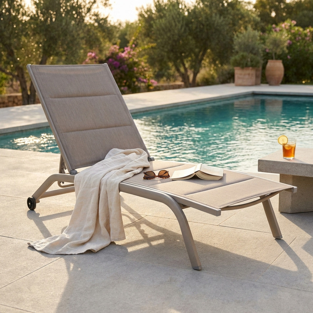 ITACA STACKABLE LOUNGER. Frame in painted aluminum in WHITE, DOVE GREY, TAUPE, ANTHRACITE, RED, or LIGHT BLUE. Padded Textilene. Dimensions: 194 x 71 x 83 cm. Garden Furniture.