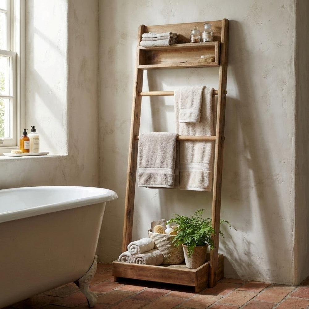 SCAFFALE DA BAGNO BIDDY. Scaffale da bagno in legno di pino riciclato Dimensioni: cm 62 x 45 x 175 h.