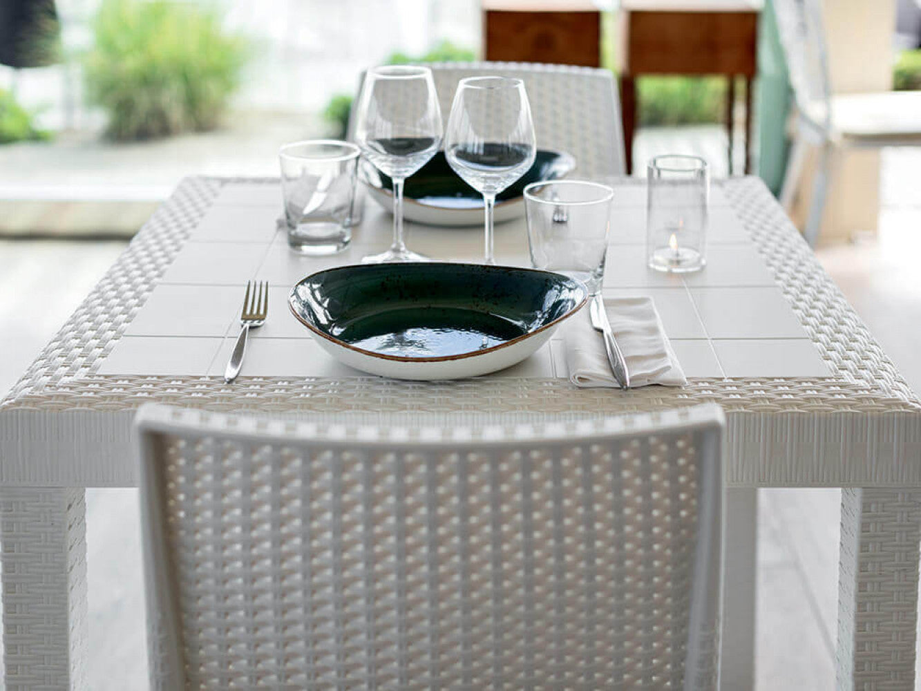 TAVOLO HOUSTON 150 X 90. Struttura in plastica stampata, wicker ANTRACITE o BIANCO o MARRONE Dimensioni: cm 150 x 90 x 74 h. Arredo Giardino