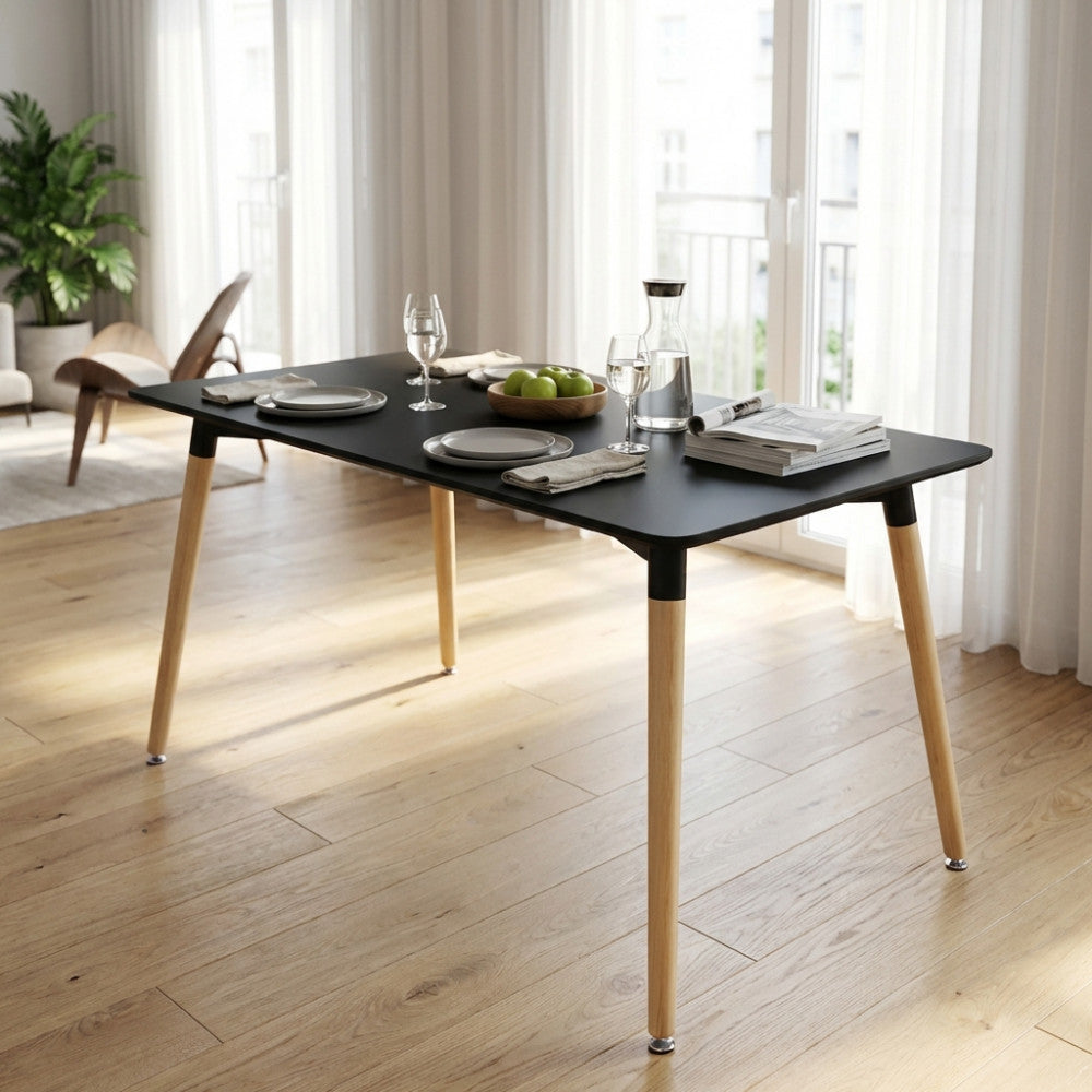 TAVOLO LIONE 140 X 80 NERO. Piano in ABS colore nero, gambe in legno Dimensioni: cm 140 x 80 x 75 h. Arredo Giardino