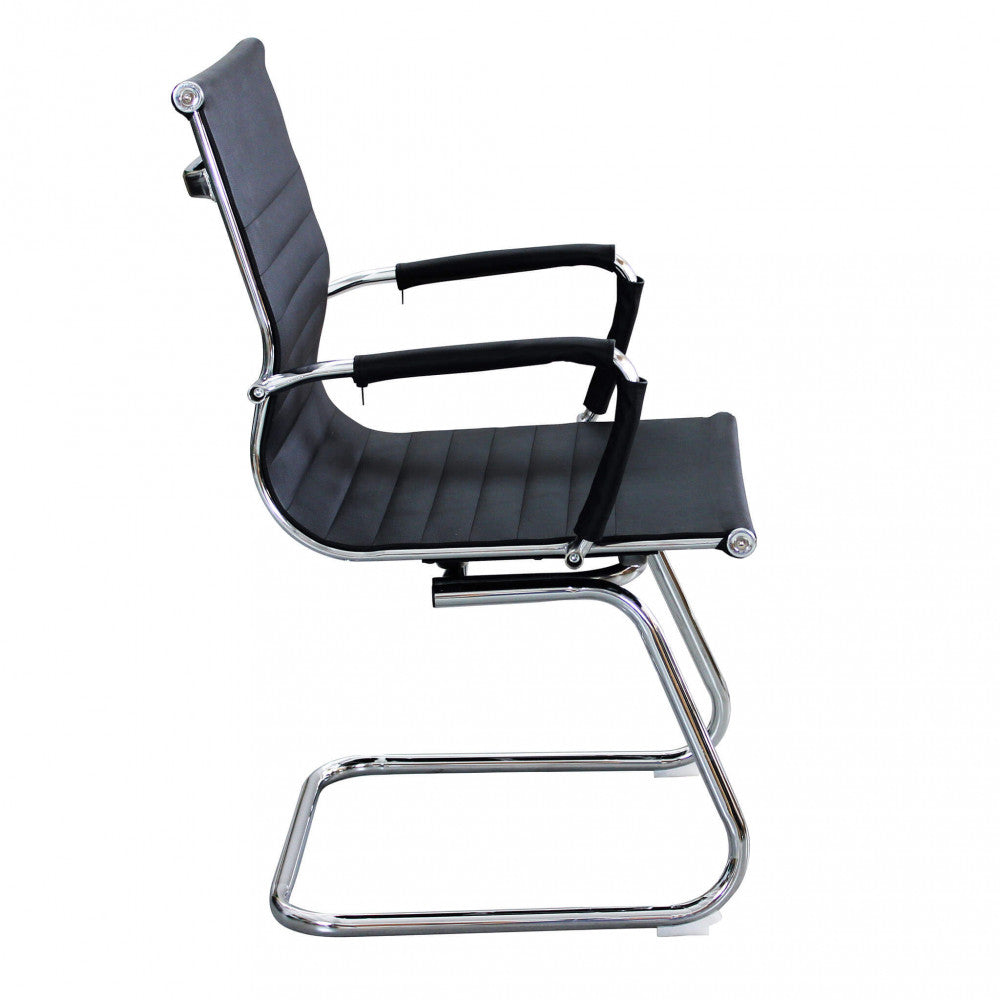 POLTRONA DA UFFICIO KYRA. Poltrona da ufficio in rete, braccioli cromati e base cromata Dimensioni: cm 60 x 60 x 95 h.