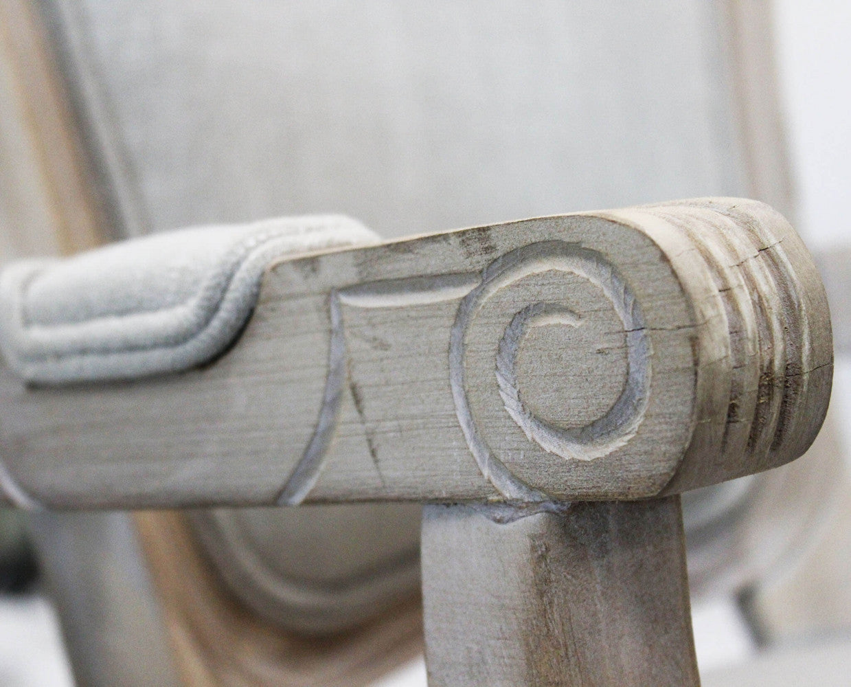 ROMY CHAIR IN GREY FABRIC. Dimensions: 57 x 57 x 90 cm h.