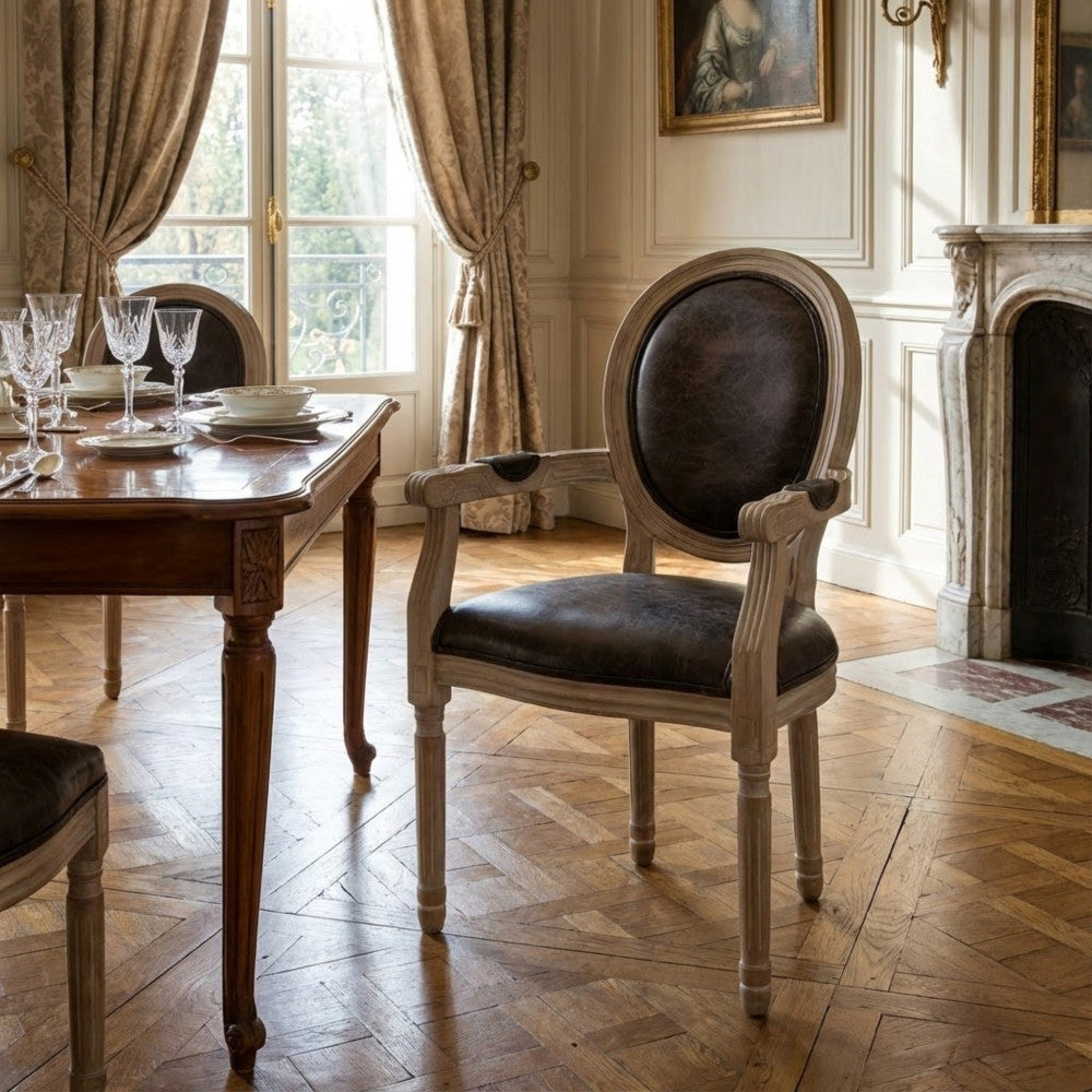 CONSTANCE CHAIR IN BLACK FAUX LEATHER. Dimensions: 55 x 46 x 96 cm h.