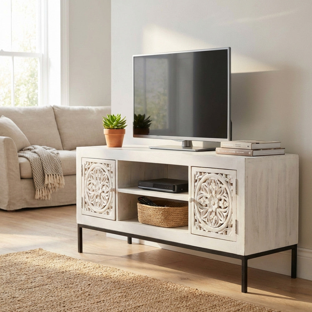PORTA TV CLIFFORD. Porta tv con decoro sbiancato con 2 ante e 2 ripiani in legno di mango con struttura in ferro Dimensioni: cm 130 x 40 x 55 h.