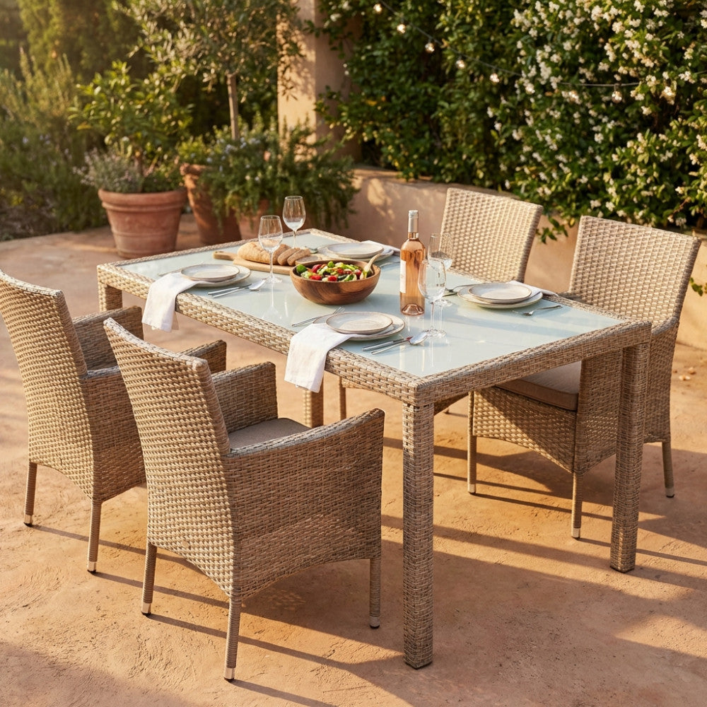 TAVOLO AZORE 150 X 90. Struttura in metallo, wicker MARRONE, GRIGIO o BIANCO materiale UV protection piano in vetro spessore 5 mm Dimensioni: cm 150 x 90. Arredo Giardino