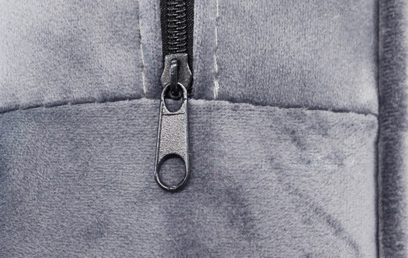 CHANDLER 3-SEAT SOFA. Sofa in TAUPE, BORDEAUX, GREY or BLUE velvet. Dimensions: 196 x 81 x 89 h cm.