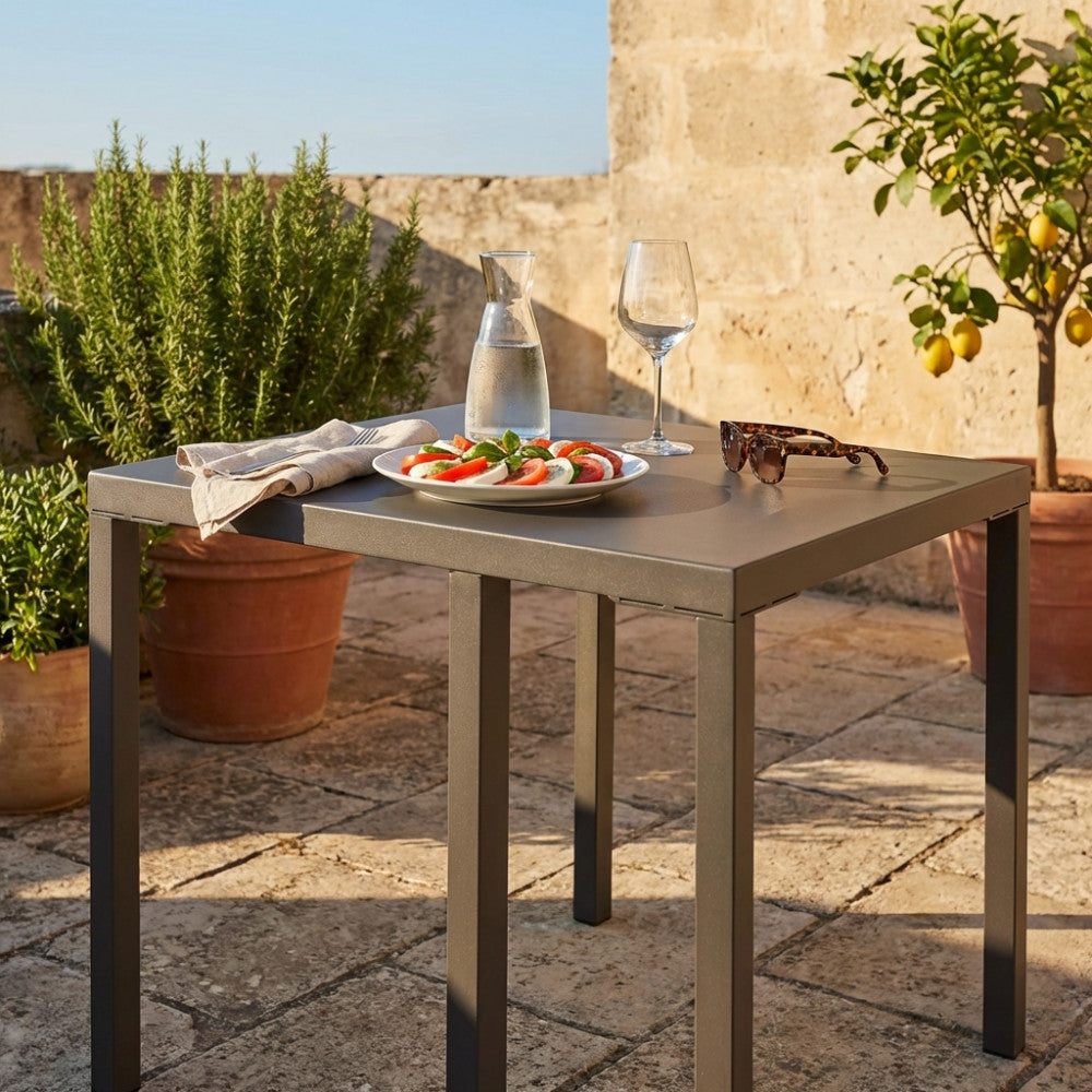 MANCHESTER TABLE 80 x 80 STACKABLE. Metal tubes 40 x 40 x 1 mm, powder coated. Dimensions: 80 x 80 x 73 cm. Garden Furniture