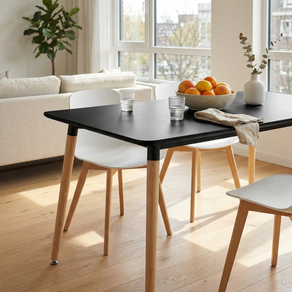 TAVOLO LIONE 120 X 80 NERO. Piano in ABS colore nero, gambe in legno Dimensioni: cm 120 x 80 x 75 h. Arredo Giardino