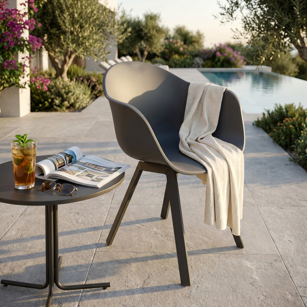 POLTRONA MAUI. Struttura in allumino BIANCO o ANTRACITE seduta in PP Dimensioni: cm 63 x 55 x 79 h. Arredo Giardino
