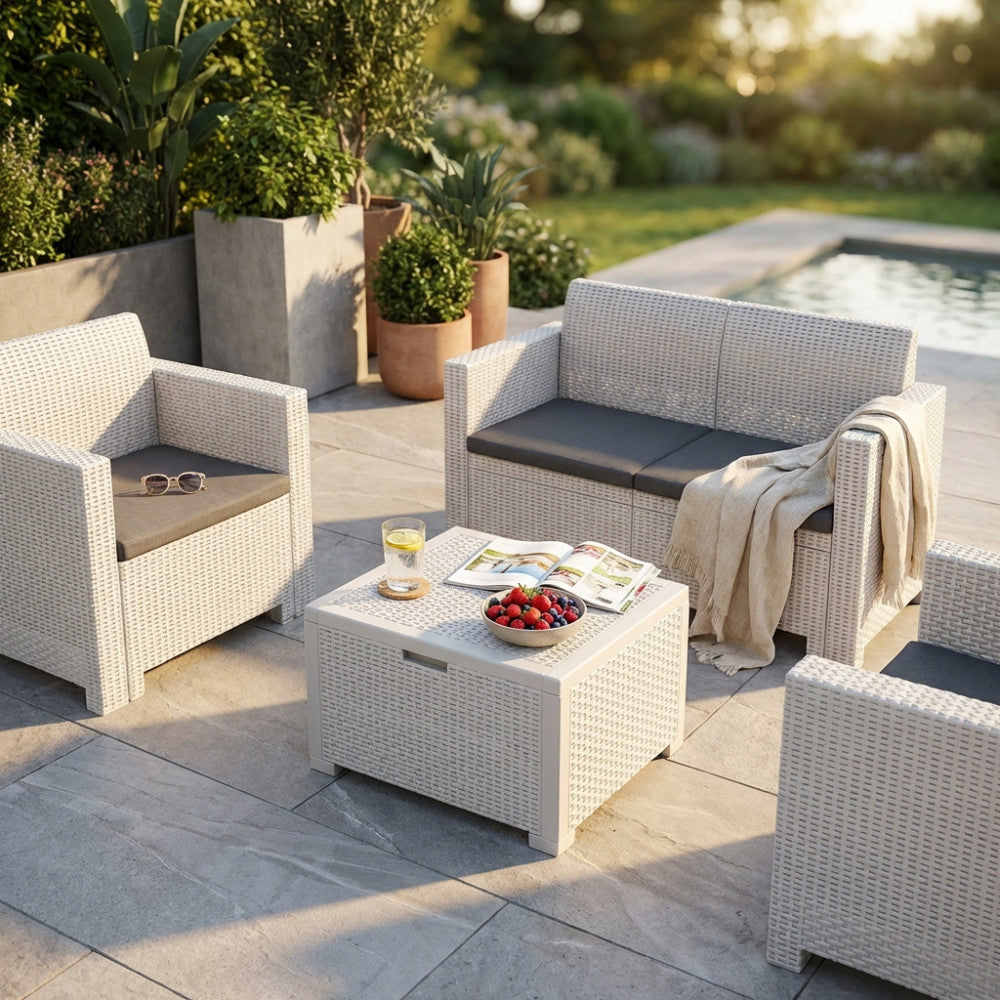 SALOTTO NEBRASKA 2 P C/CUSCINI. Struttura in plastica stampata, wicker BIANCO, NERO, MARRONE o TORTORA con cuscini Dimensioni: D.131x57x79/P.74x57x79/T.70x49x37. Arredo Giardino