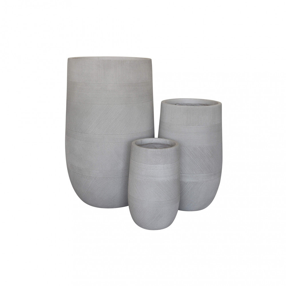 SET VASI FIORDALISO. Set di 3 vasi in fibra di sintetica color TAUPE, BEIGE o GRIGIO SCURO Dimensioni: G.47x47x75/M.34x34x54/P.24x24x39. Arredo Giardino