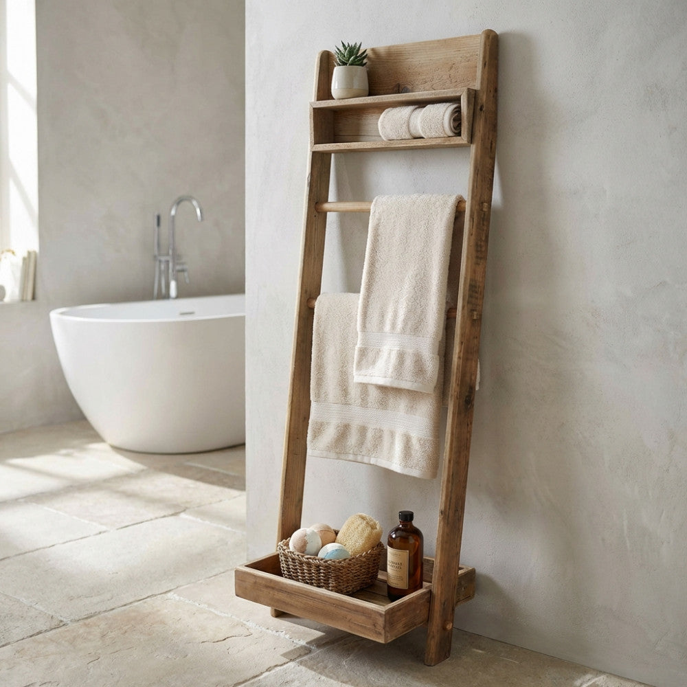 SCAFFALE DA BAGNO BIDDY. Scaffale da bagno in legno di pino riciclato Dimensioni: cm 62 x 45 x 175 h.