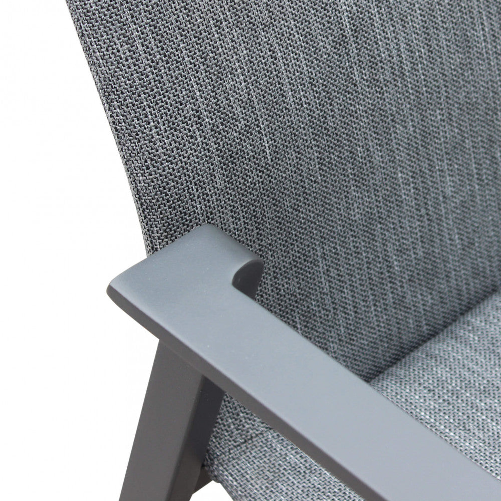 POLTRONA DJERBA IMPILABILE. Struttura in allumino BIANCO o ANTRACITE seduta e schienale in textilene imbottito Dimensioni: cm 55,5 x 60 x 83 h. Arredo Giardino