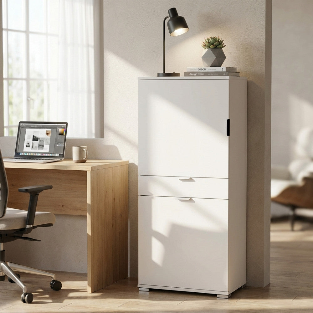 ARMADIO LIRIO CON 2 ANTE E 1 CASSETTO BIANCO. Dimensioni: cm 45 x 38 x 174 h.