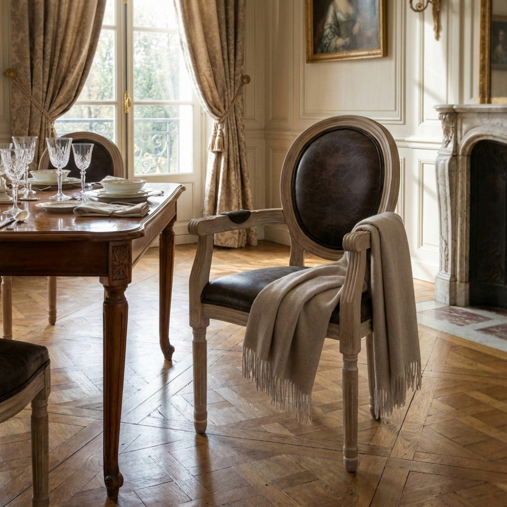 CONSTANCE CHAIR IN BLACK FAUX LEATHER. Dimensions: 55 x 46 x 96 cm h.