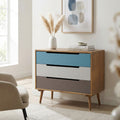 MOBILE BRISBANE. Struttura in MDF, gambe in legno di pino, top colore MARRONE 3 cassetti colorati Dimensioni: cm 80 x 35,5 x 66,5 h.