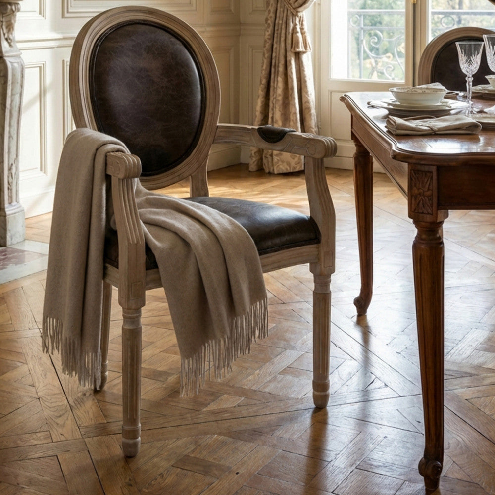 SEDIA CONSTANCE IN ECOPELLE NERA. Dimensioni: cm 55 x 46 x 96 h.