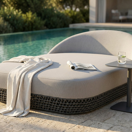 DIVANO LETTO LAFAYETTE C/CUSCINI. struttura in alluminio corde beige o grige 8 mm Dimensioni: cm 153 l x 203 p x 72 h.