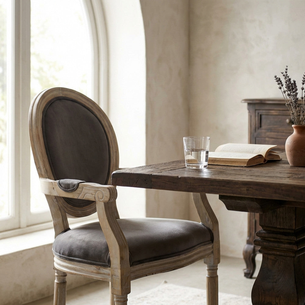 SEDIA CONSTANCE IN VELLUTO TAUPE. Dimensioni: cm 55 x 46 x 96 h.