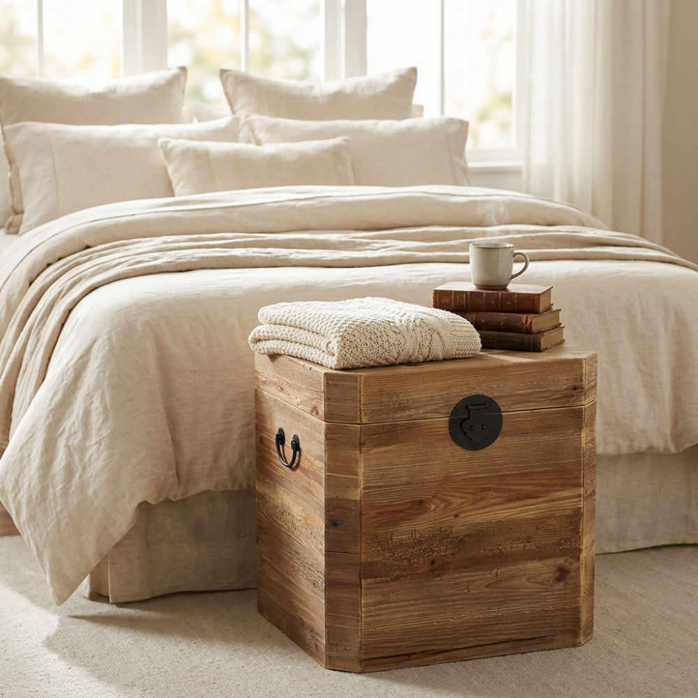 BAULE IRVING. Baule in legno di pino riciclato Dimensioni: cm 52 x 48 x 55 h. Arredo Giardino