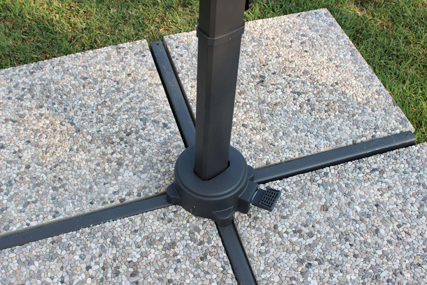 NEWTON BLACK UMBRELLA, 3 X 3, GREY COVER. 180g GREY polyester cover with windproof, 45x64mm rotating aluminum pole and 20x40mm metal pole, 8 13x22mm metal ribs, cross-shaped base. Dimensions: 3 x 3m. Garden Furniture