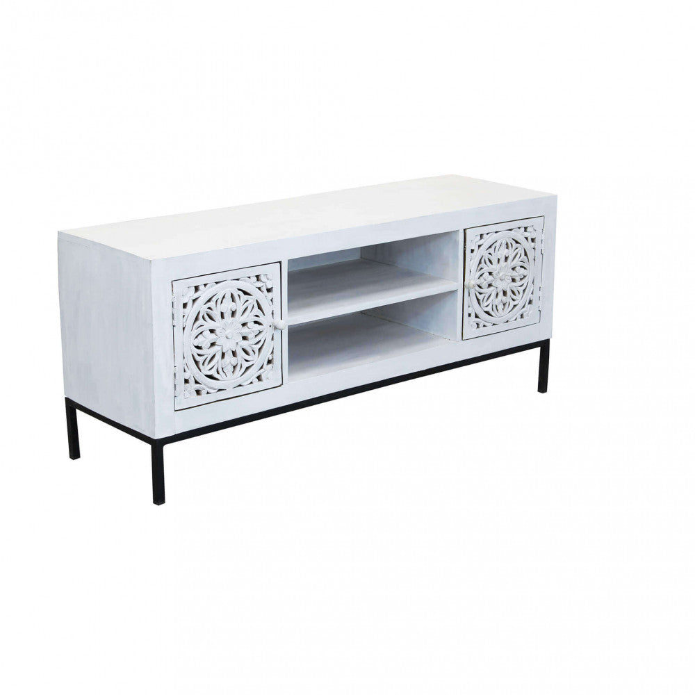 PORTA TV CLIFFORD. Porta tv con decoro sbiancato con 2 ante e 2 ripiani in legno di mango con struttura in ferro Dimensioni: cm 130 x 40 x 55 h.