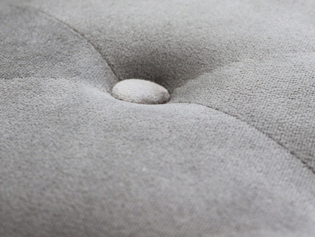 PANCA MARGI IN VELLUTO TAUPE. Dimensioni: cm 125 x 45 x 48 h.