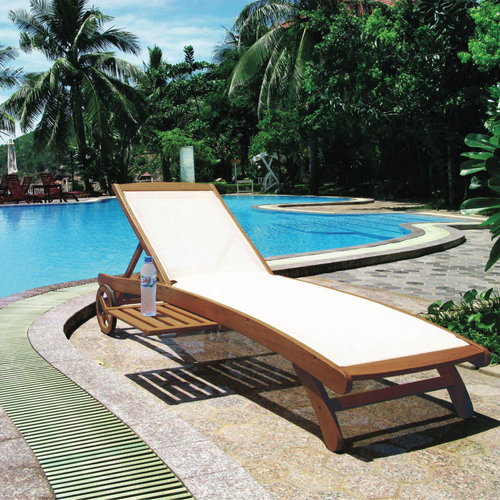 TEXTY LOUNGER WITH WHEELS. Solid acacia wood, adjustable in 8 positions, ecru textilene fabric. Dimensions: 196 x 63 x 38/100 cm. Garden furniture.