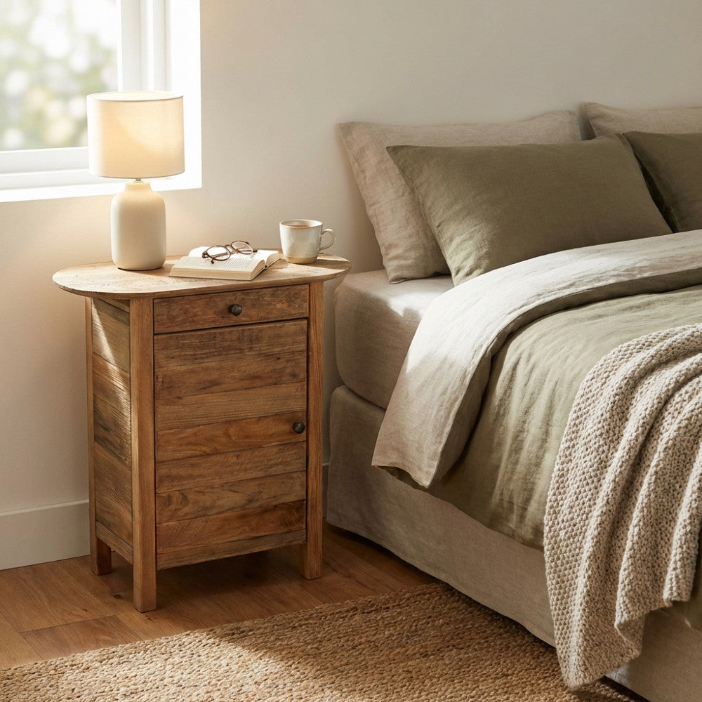 MOBILETTO FARRAN. Mobiletto in legno di pino riciclato Dimensioni: cm 75 x 35 x 76 h.